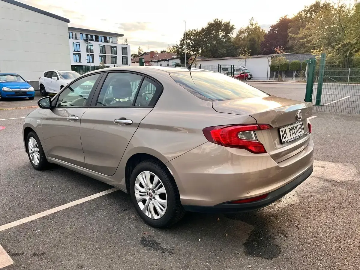 Gebraucht Fiat Tipo Pop 95 PS (69 kW) 2018 Braun Limousine