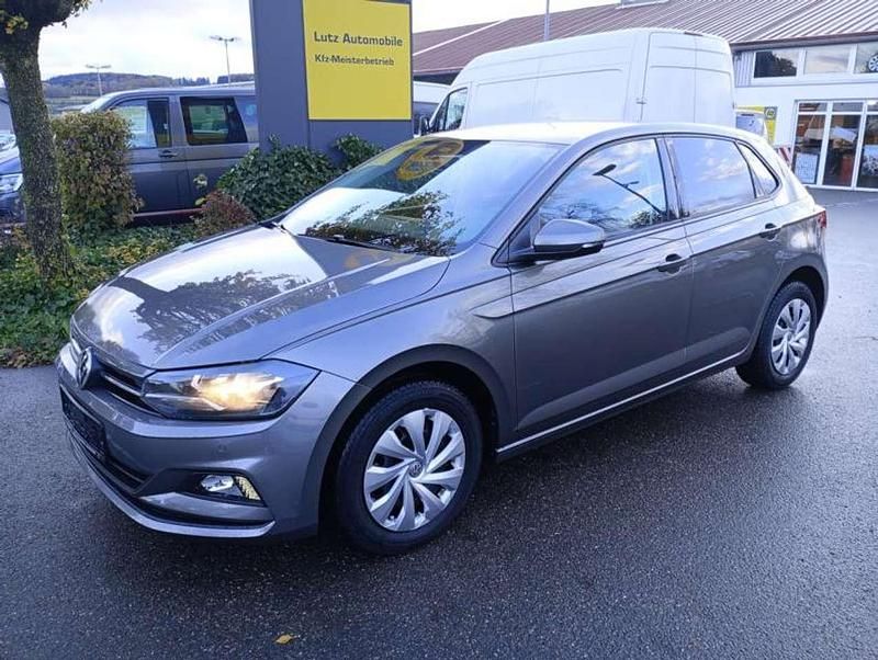 Limestone grey metallic Gebraucht 2019 VW Polo Comfortline Kleinwagen | 15.900 € (Fairer Preis) - Bild 1/4