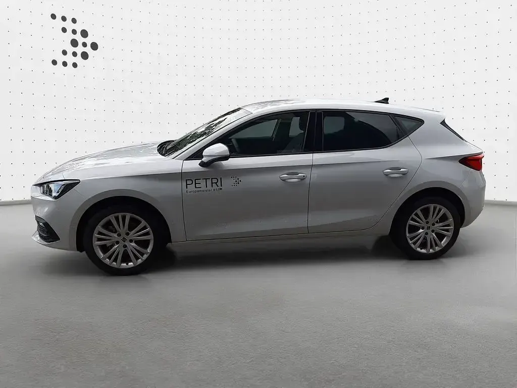 Second-hand Seat Leon Style 150 CP (110 kW) 2025 Alb Berlinǎ