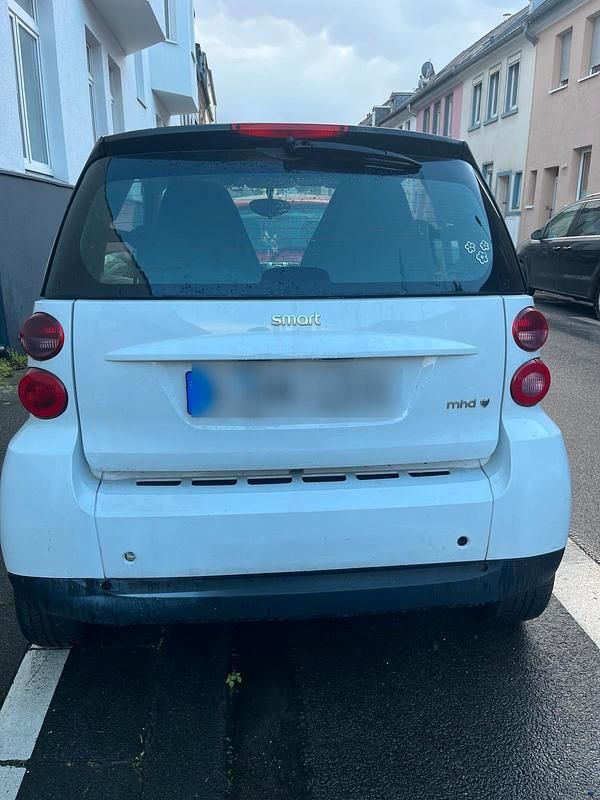 Weiß Gebraucht 2010 Smart ForTwo Coupé Coupé | 2.900 € (Fairer Preis) - Bild 1/4