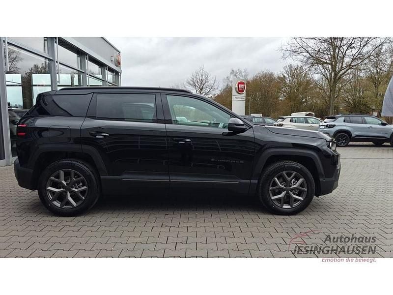 Neu Jeep Compass 145 PS (106 kW) 2026 Schwarz SUV