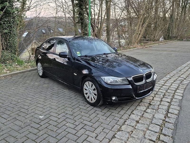 Gebraucht BMW 320 177 PS (130 kW) 2009 Schwarz Limousine