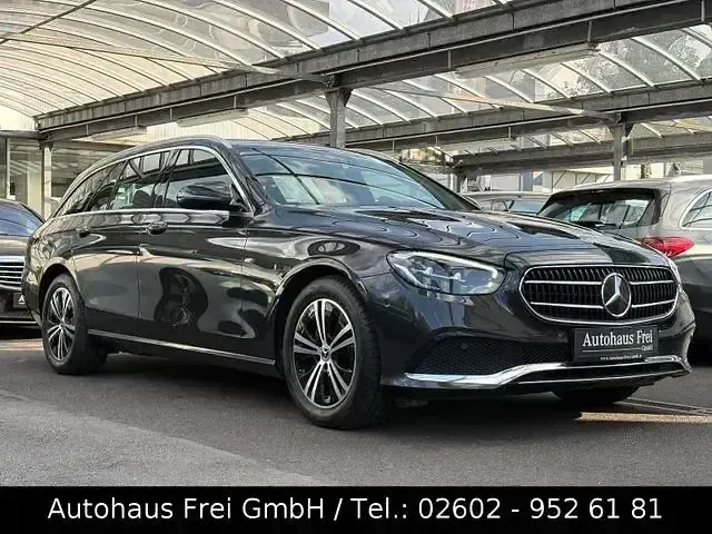 Gebraucht Mercedes E200 Avantgarde 160 PS (117 kW) 2022 Grau Limousine