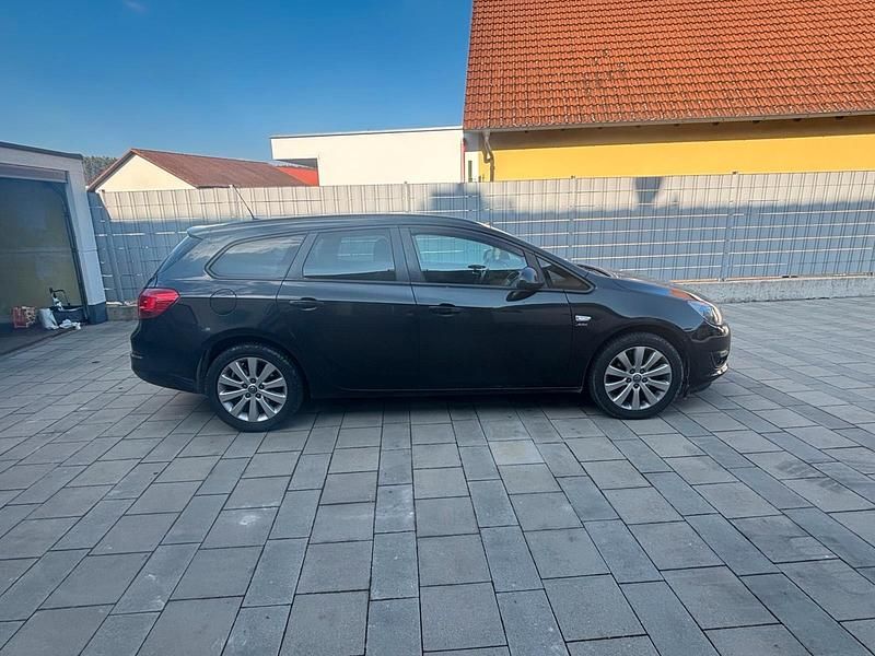 Second-hand Opel Astra 116 CP (85 kW) 2014 Negru Break