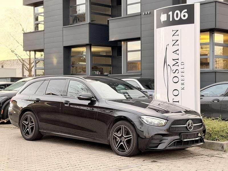 Obsidianschwarz metalliclack Gebraucht 2022 Mercedes E300 AMG line Kombi | 34.950 € (Fairer Preis) - Bild 1/3