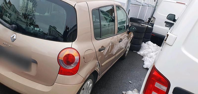 Usata Renault Modus 75 CV (55 kW) 2005 Marrone Monovolume