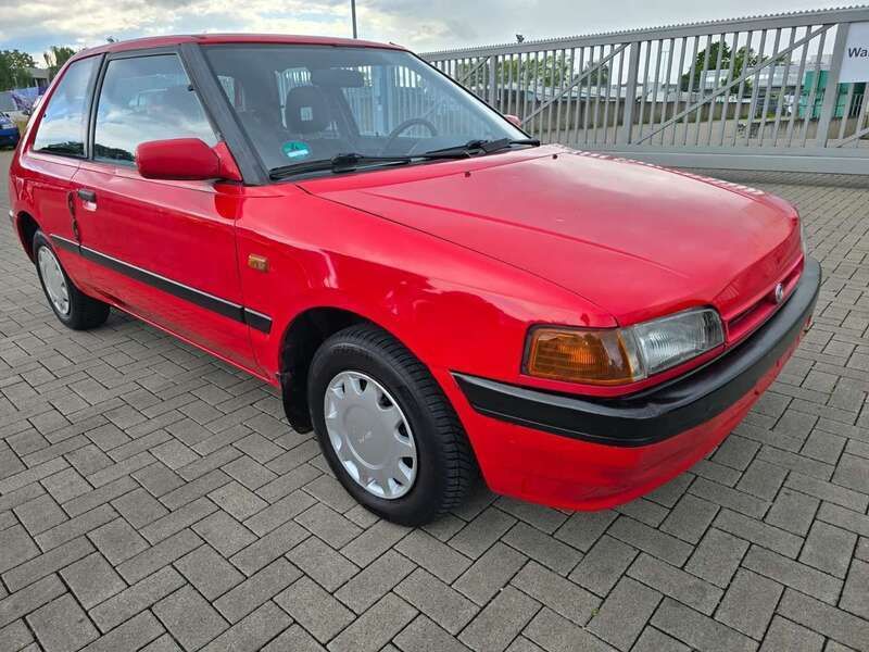 Rot Gebraucht 1993 Mazda 323 Limousine | 2.750 € - Bild 1/4