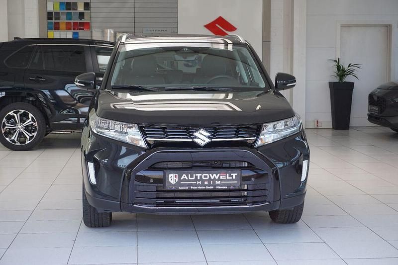 Neu Suzuki Vitara Comfort+ 102 PS (75 kW) 2025 Cosmic black pearl metallic SUV