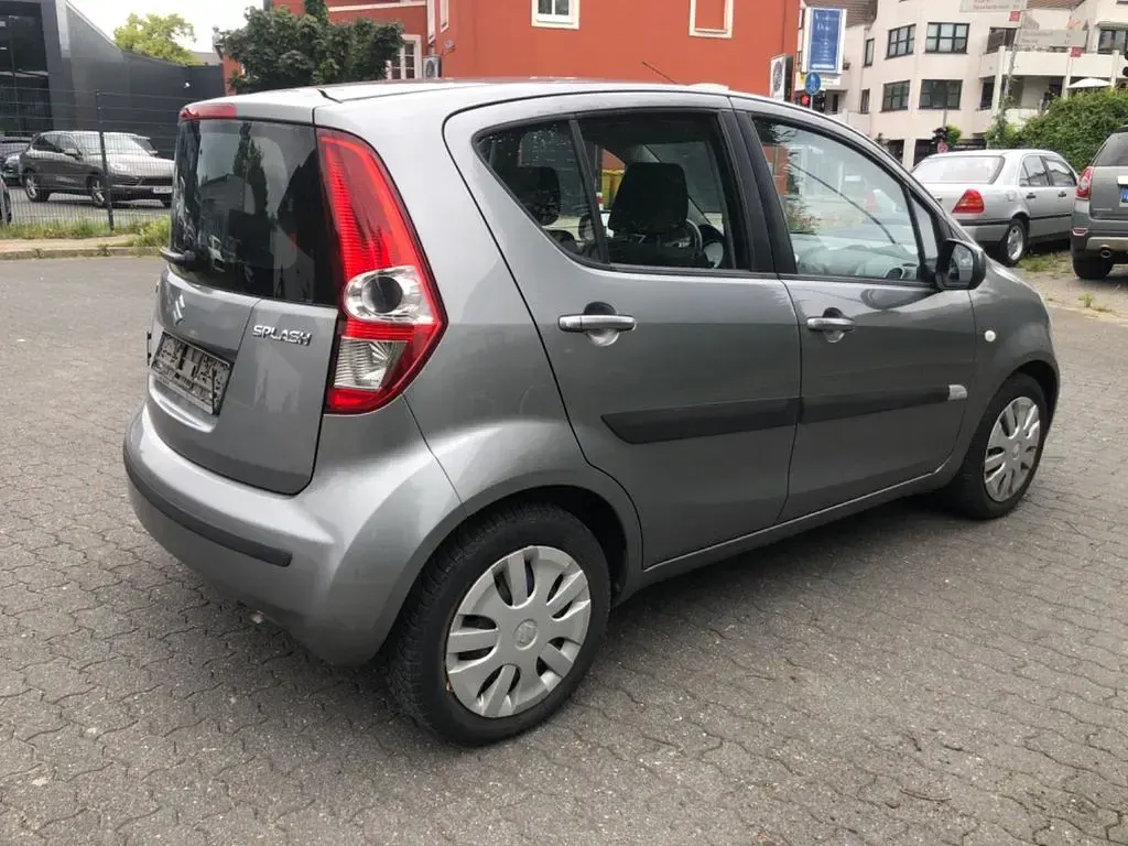Gebraucht Suzuki Splash 65 PS (47 kW) 2010 Grau Kleinwagen