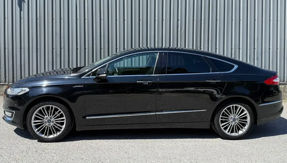 Gebraucht Ford Mondeo Vignale 179 PS (131 kW) 2018 Schwarz Limousine