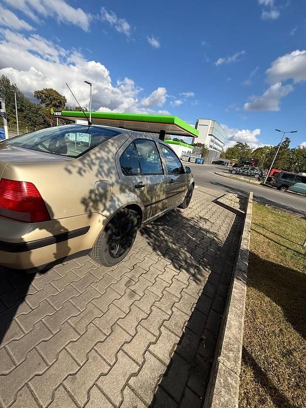 Gebraucht VW Bora 115 PS (84 kW) 2001 Gold Limousine