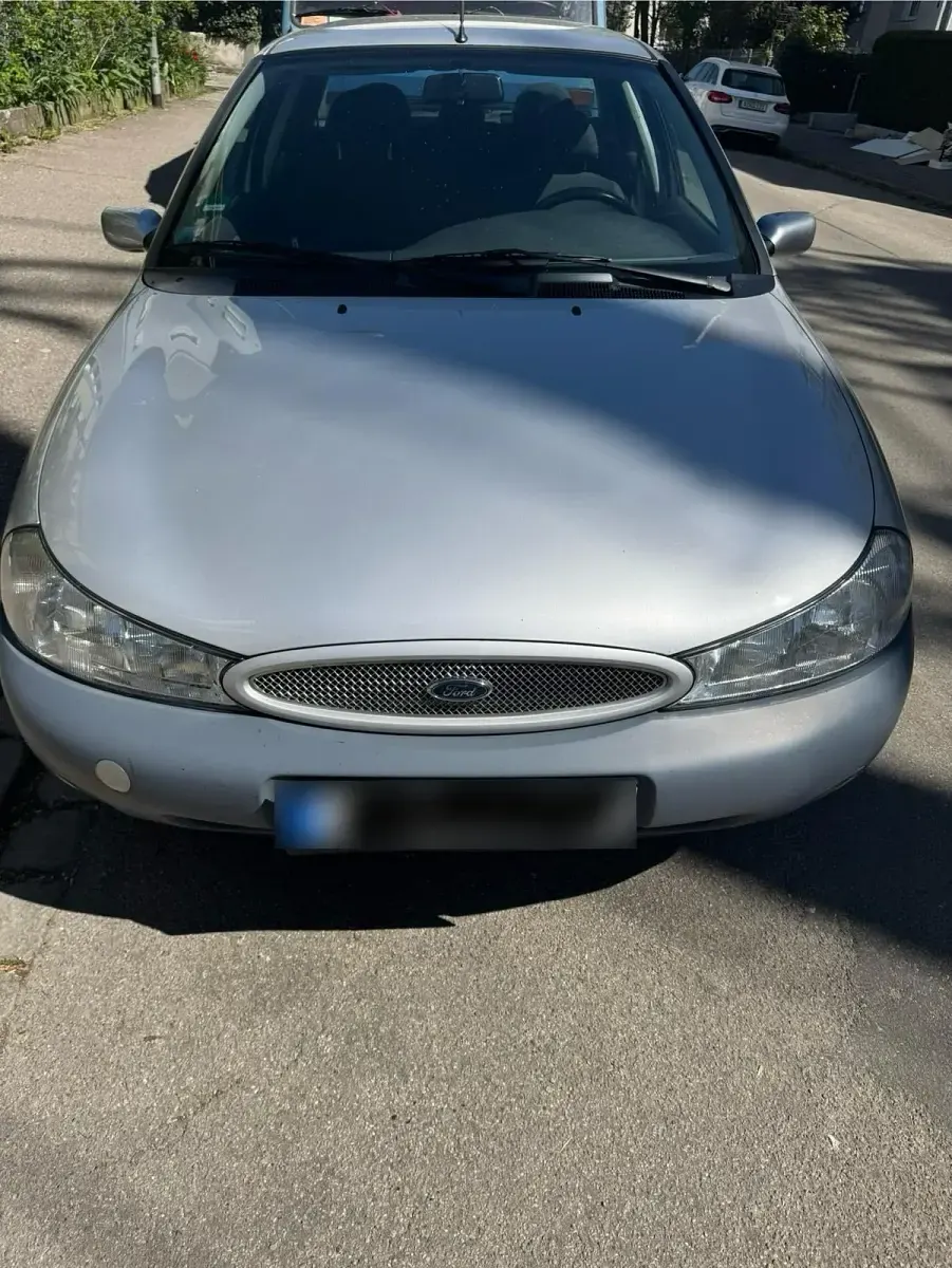 Gebraucht Ford Mondeo 130 PS (95 kW) 2000 Silber Limousine