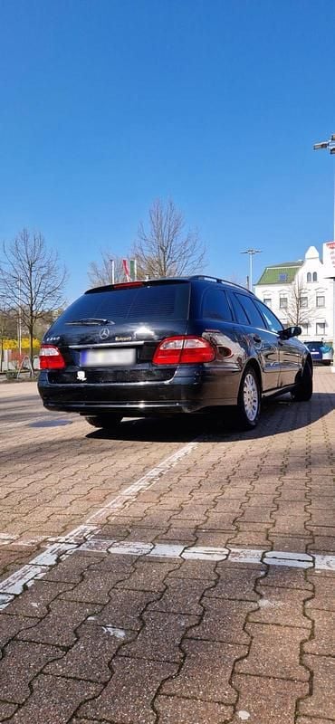 Gebraucht Mercedes E240 177 PS (130 kW) 2004 Schwarz Kombi