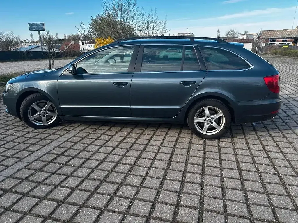 Gebraucht Skoda Superb Exclusive 140 PS (102 kW) 2015 Grau Kombi