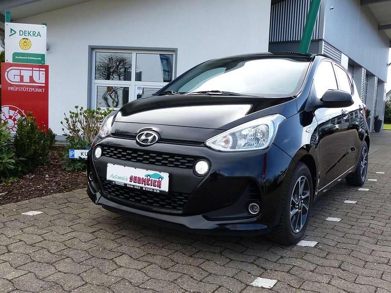 Gebraucht Hyundai i10 67 PS (49 kW) 2017 Phantom black. / mic Kleinwagen