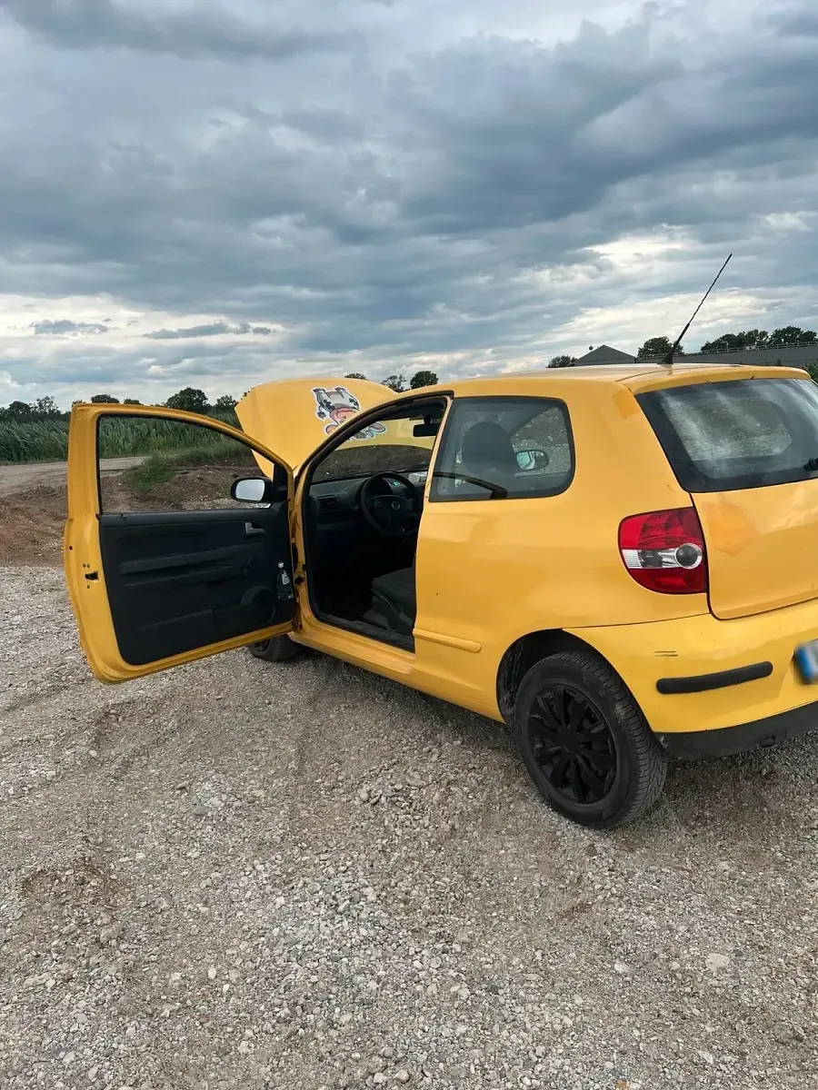 Gebraucht VW Golf VI 70 PS (51 kW) 2010 Gelb Kleinwagen