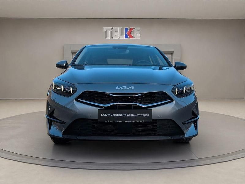 Gebraucht Kia Ceed Spirit 160 PS (117 kW) 2023 Silber Kleinwagen