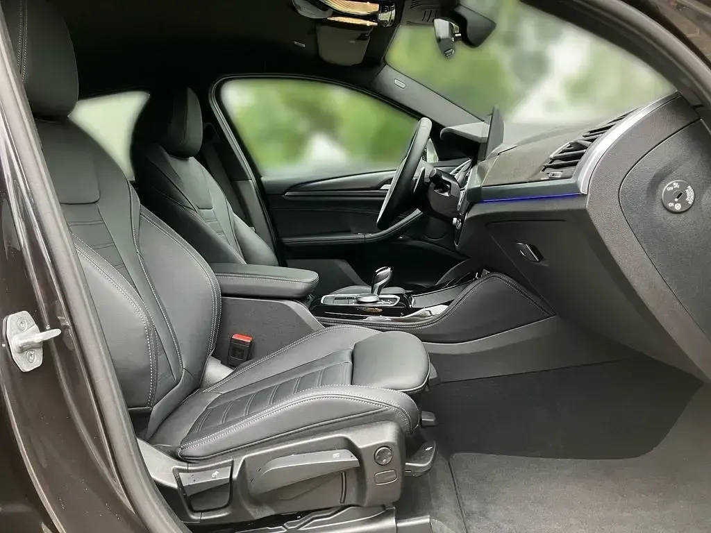 Gebraucht BMW X4 M Sport 184 PS (135 kW) 2025 Grau SUV