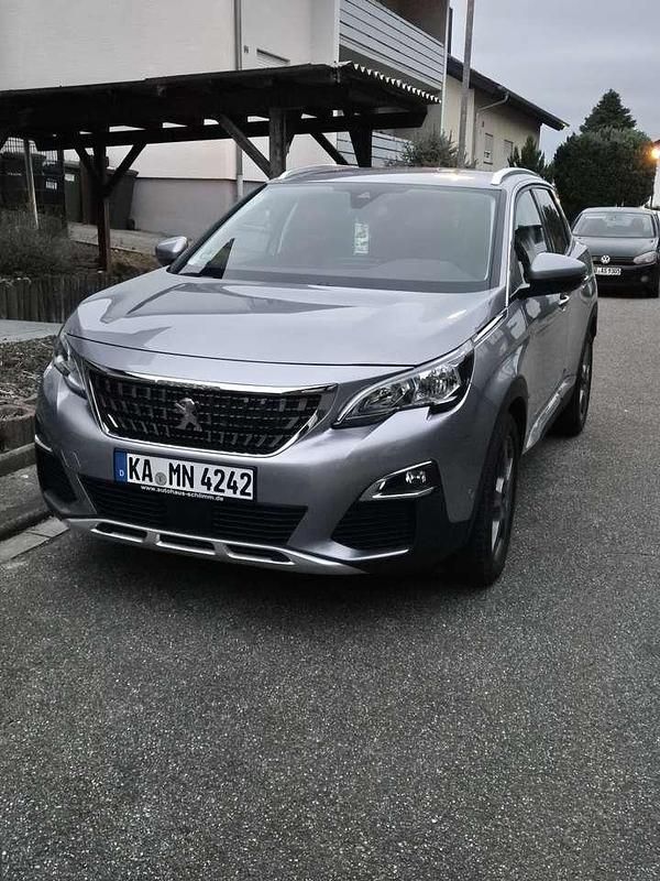 Grau Gebraucht 2019 Peugeot 3008 Allure SUV | 16.500 € (Fairer Preis) - Bild 1/4
