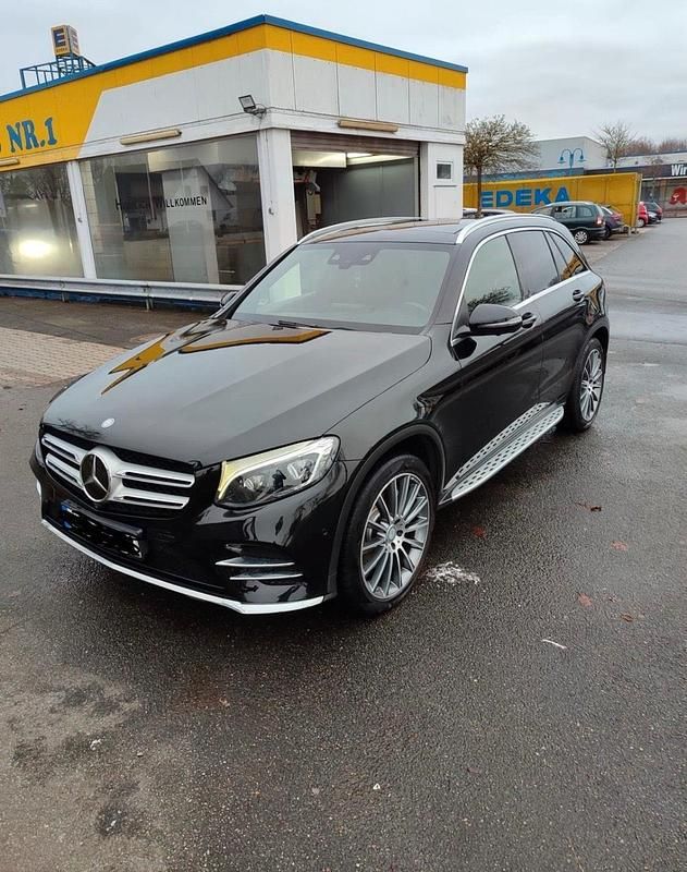 Schwarz Gebraucht 2016 Mercedes GLC250 AMG SUV | 24.499 € (Teuer) - Bild 1/4