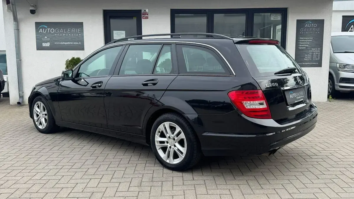 Gebraucht Mercedes C200 Elegance 136 PS (100 kW) 2013 Schwarz Kombi