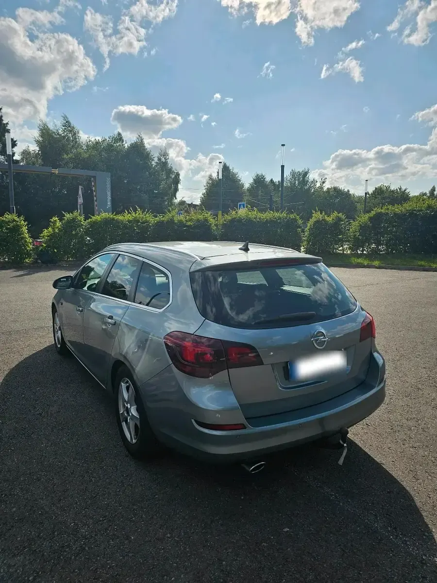 Second-hand Opel Astra 160 CP (117 kW) 2011 Gri Break