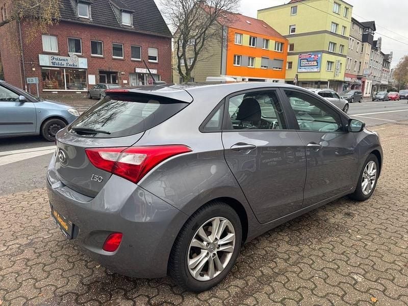 Gebraucht Hyundai i30 99 PS (72 kW) 2014 Grau Limousine