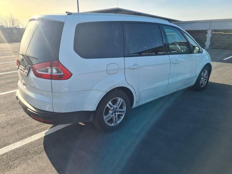 Gebraucht Ford Galaxy Champions Edition 163 PS (119 kW) 2013 Weiß Van / Kleinbus