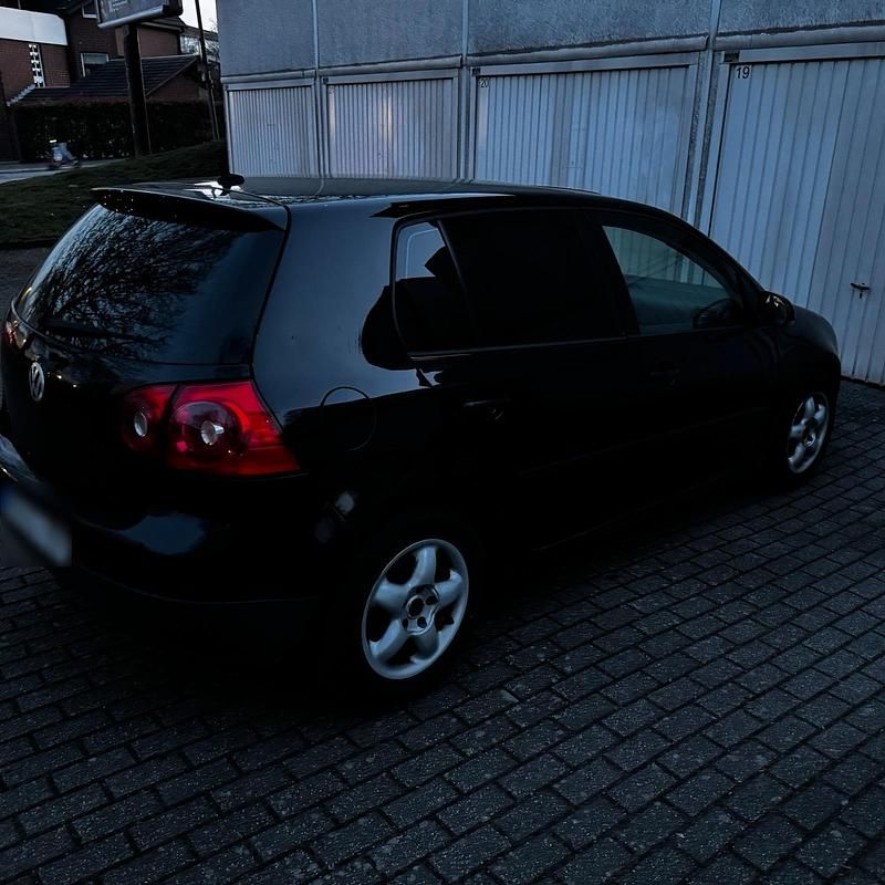 Gebraucht VW Golf V 105 PS (77 kW) 2004 Schwarz Kleinwagen