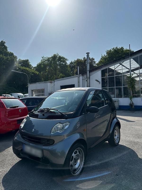 Grau Gebraucht 2007 Smart ForTwo Coupé Kleinwagen | 1.600 € (Guter Preis) - Bild 1/4