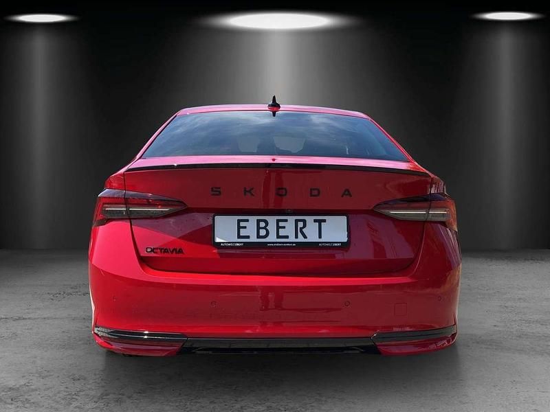 Gebraucht Skoda Octavia SportLine 150 PS (110 kW) 2024 Rot Limousine