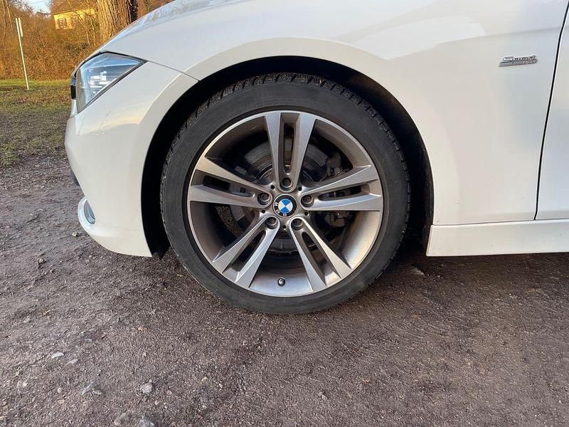 Gebraucht BMW 330 Sport Line 258 PS (189 kW) 2015 Weiß Kombi