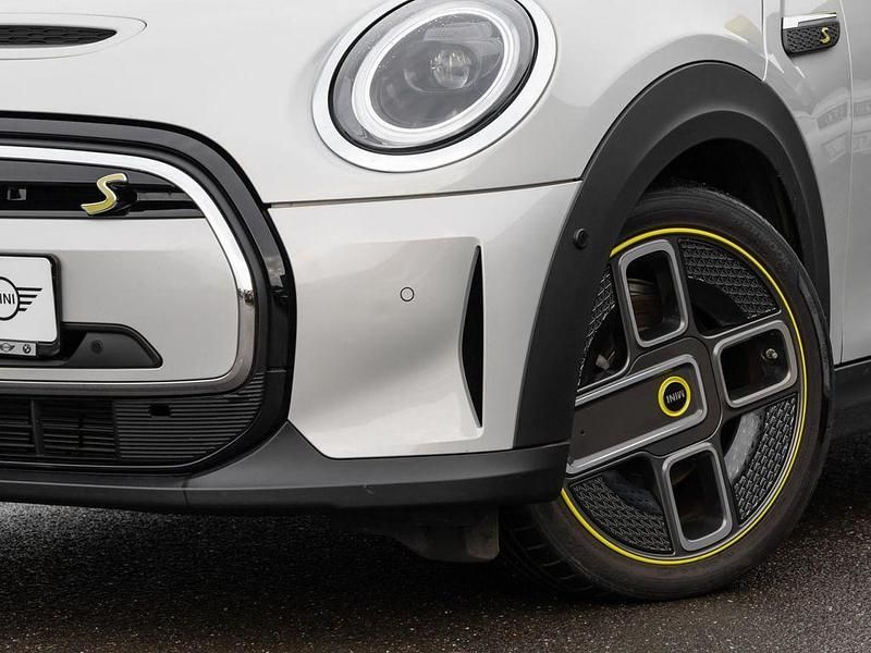 Gebraucht Mini Cooper SE 135 kW (184 PS) 2022 White silver Kleinwagen