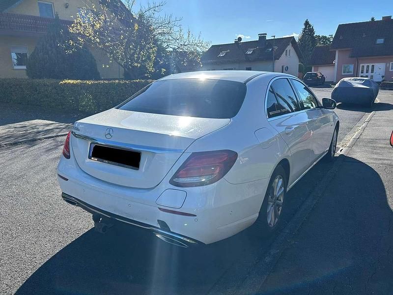 Gebraucht Mercedes E350 211 PS (155 kW) 2018 Weiß Limousine