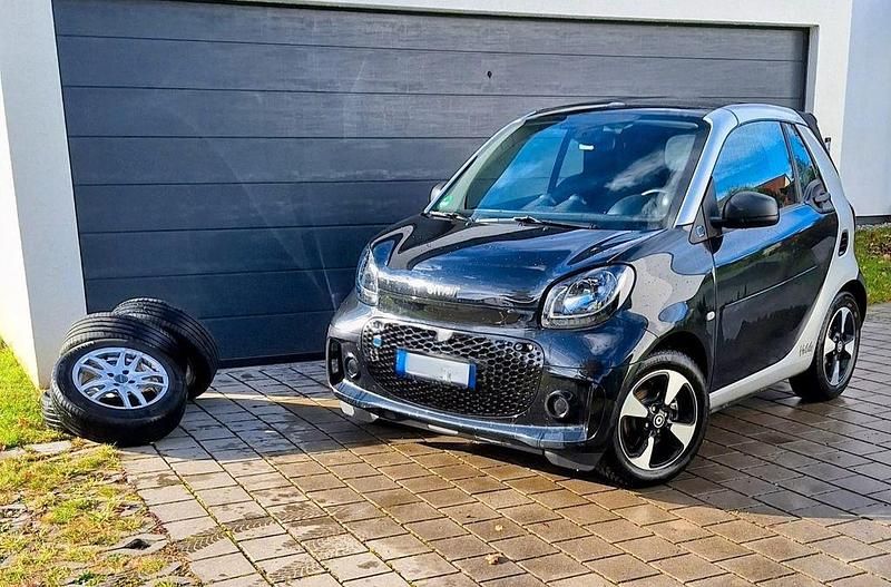 Schwarz Gebraucht 2020 Smart ForTwo Electric Drive Passion Cabrio | 9.500 € (Superpreis) - Bild 1/4
