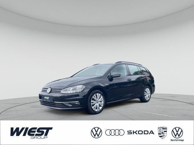 Deep black perleffekt Gebraucht 2020 VW Golf VIII Comfortline Kombi | 19.250 € (Fairer Preis) - Bild 1/4
