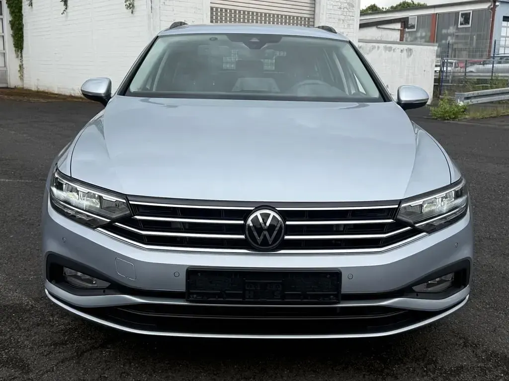 Gebraucht VW Passat Business 200 PS (147 kW) 2023 Silber Kombi