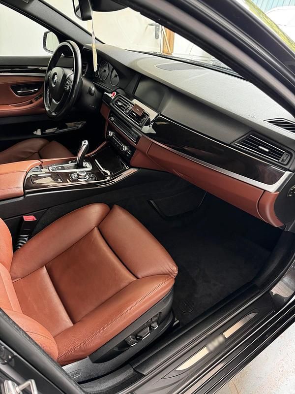 Gebraucht BMW 525 204 PS (150 kW) 2011 Grau Kombi