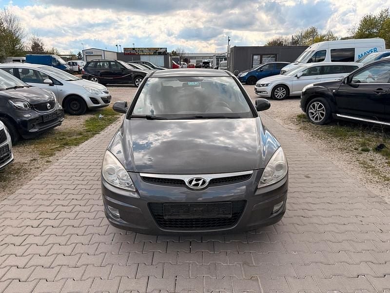 Gebraucht Hyundai i30 122 PS (89 kW) 2008 Grau Limousine