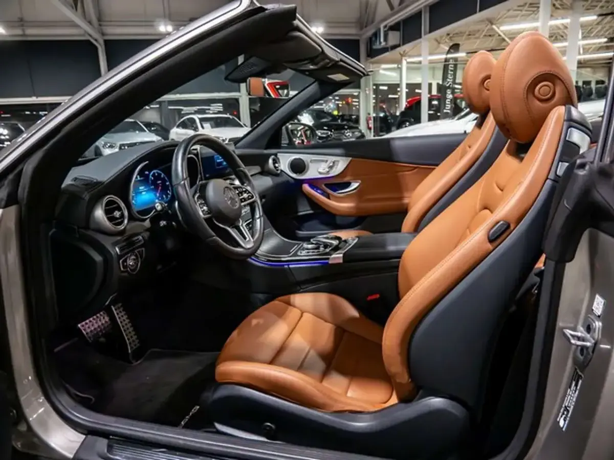 Gebraucht Mercedes C300 AMG 245 PS (180 kW) 2022 Silber / mojavesilber (metallic) Cabrio