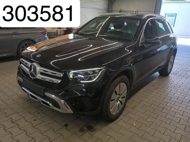 Obsidianschwarz (metallic) Gebraucht 2021 Mercedes GLC300e SUV | 29.450 € (Superpreis) - Bild 1/4