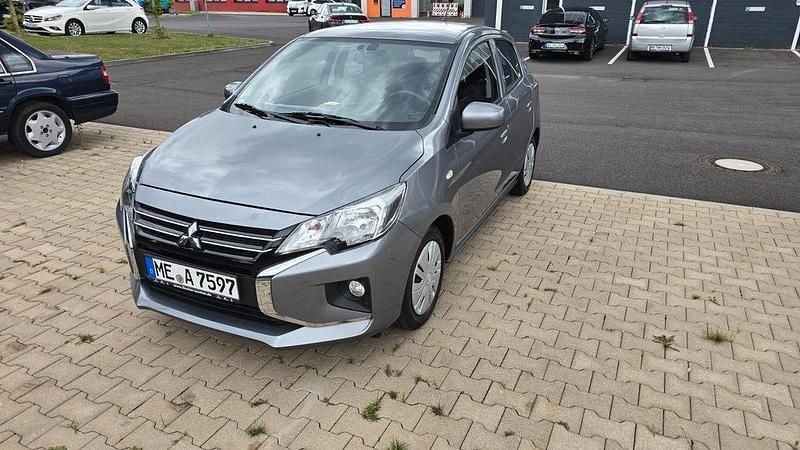 Grau Gebraucht 2021 Mitsubishi Space Star Limousine | 9.500 € (Fairer Preis) - Bild 1/4