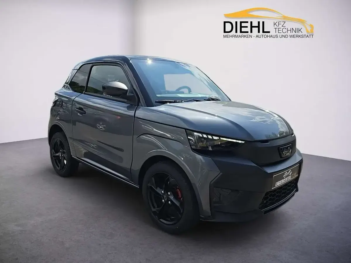 Neu Ligier JS50 2026 Graphite grau Kleinwagen