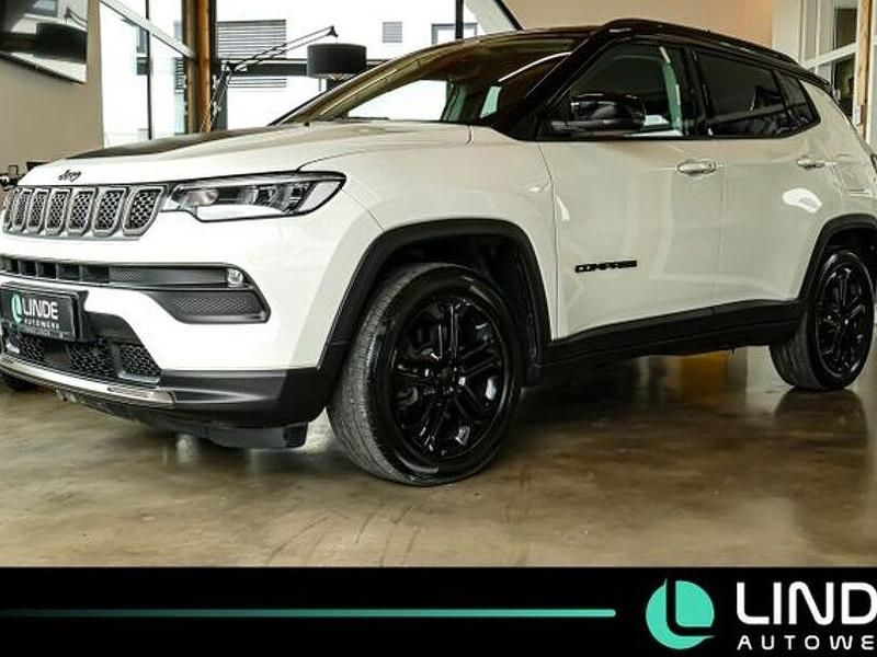 Carbon black metallic clear co Gebraucht 2022 Jeep Compass Limited SUV | 21.900 € (Superpreis) - Bild 1/4