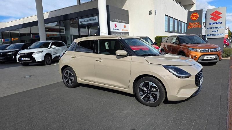 Beige Gebraucht 2024 Suzuki Swift Comfort+ Kleinwagen | 18.990 € (Fairer Preis) - Bild 1/4