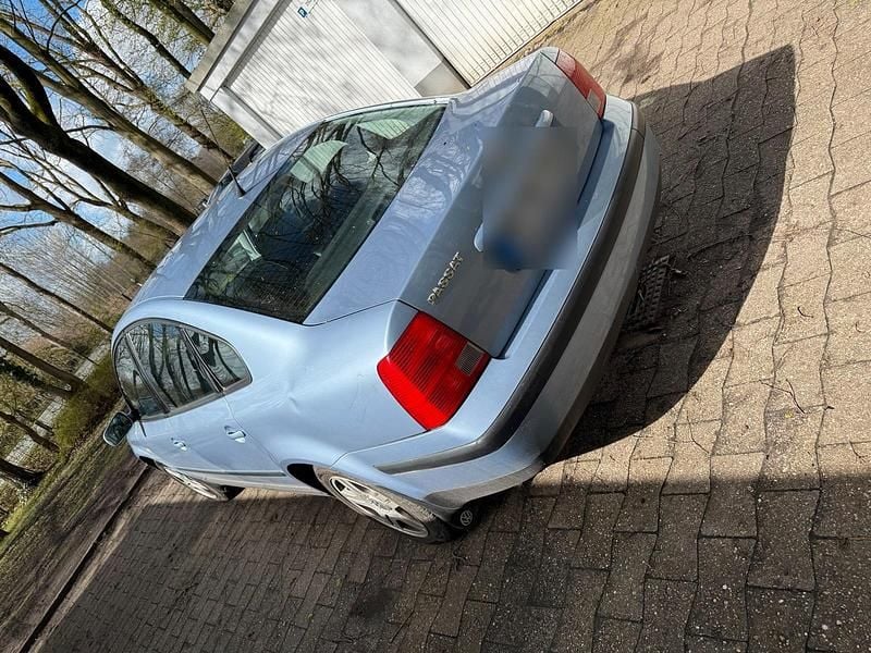 Gebraucht VW Passat 105 PS (77 kW) 1999 Blau Limousine