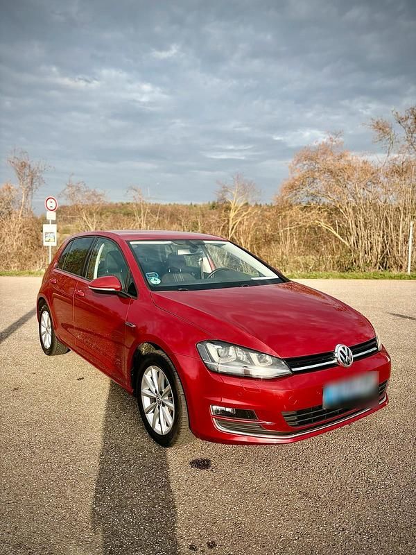 Gebraucht VW Golf VII LOUNGE 150 PS (110 kW) 2015 Rot Kleinwagen
