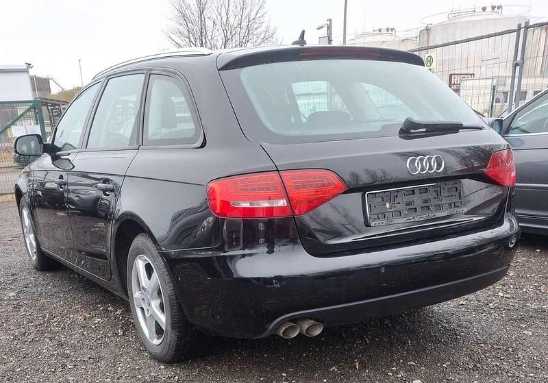 Gebraucht Audi A4 Attraction 143 PS (105 kW) 2010 Brillantschwarz Kombi