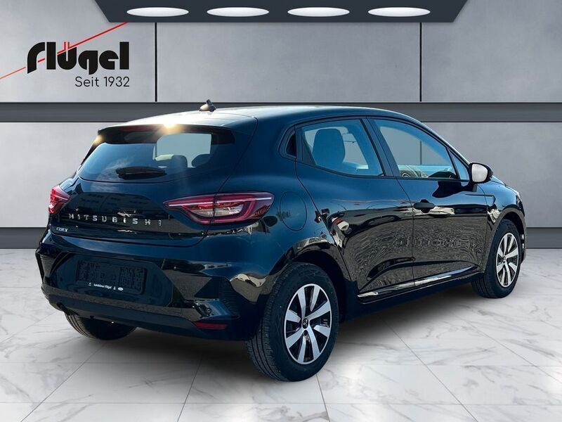 Gebraucht Mitsubishi Colt Basis 67 PS (49 kW) 2024 Schwarz Limousine