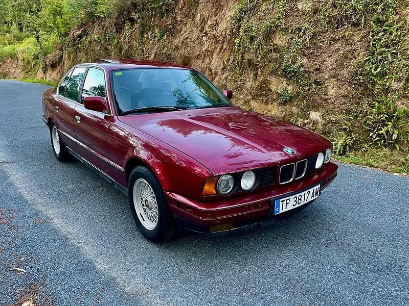 Rot Gebraucht 1990 BMW 535 Limousine | 6.200 € - Bild 1/4